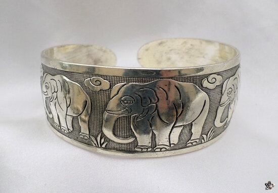 Bracelet Totem Tibétain Rigide Ouvert Gravure 5 Eléphants Nuage Argent du Tibet Ajustable