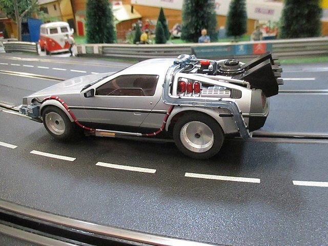 DeLorean (2)