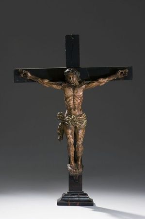 christ_en_croix_en_bois_sculpte_et_polychrome_1305883094629183