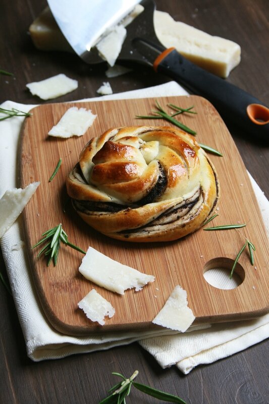 Briochette serpentin à la tapenade - passionculinaire Minouchka 1