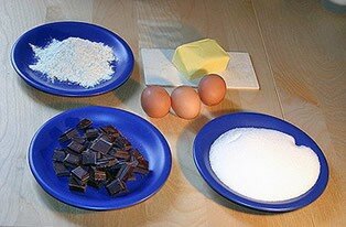 gateau_au_chocolat_ingredients_ensemble