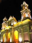 salata_catedral_de_noche