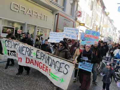 -avoir-marche-a-travers-les-rues-du-centre-