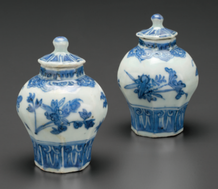 A pair of miniature blue and white vases and covers, Chongzhen period, circa 1643