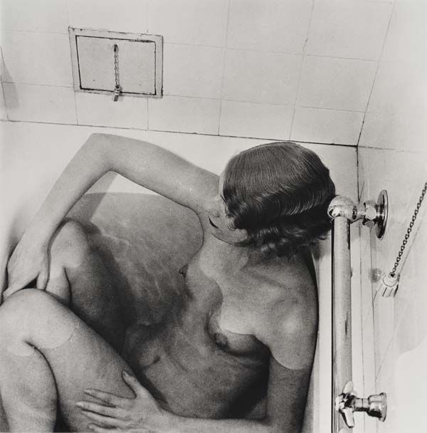 Lee_Miller__man_ray_1930