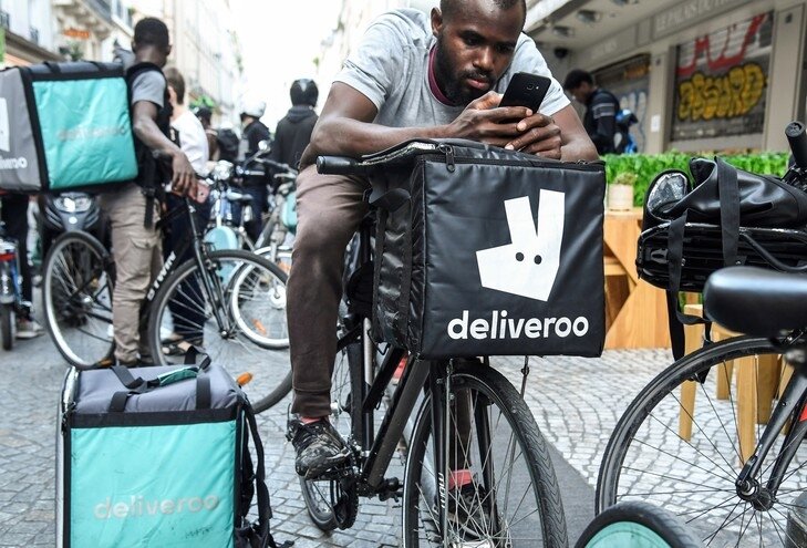 Mardi_7_livreurs_rassembles_centre_Parisprotester_contre_nouvelle_grille_tarifs_annoncee_plateforme_Deliveroo_0_729_495