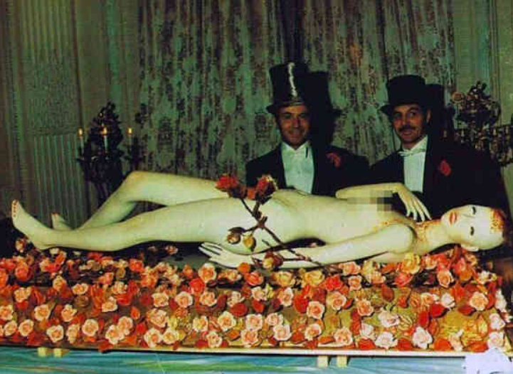 Bal surréaliste organisé par Marie-Hélène de Rothschild au Château de Ferrières le 12 décembre 1972 -5
