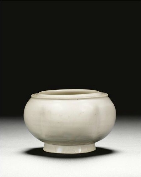 A white stoneware jar, 10th century