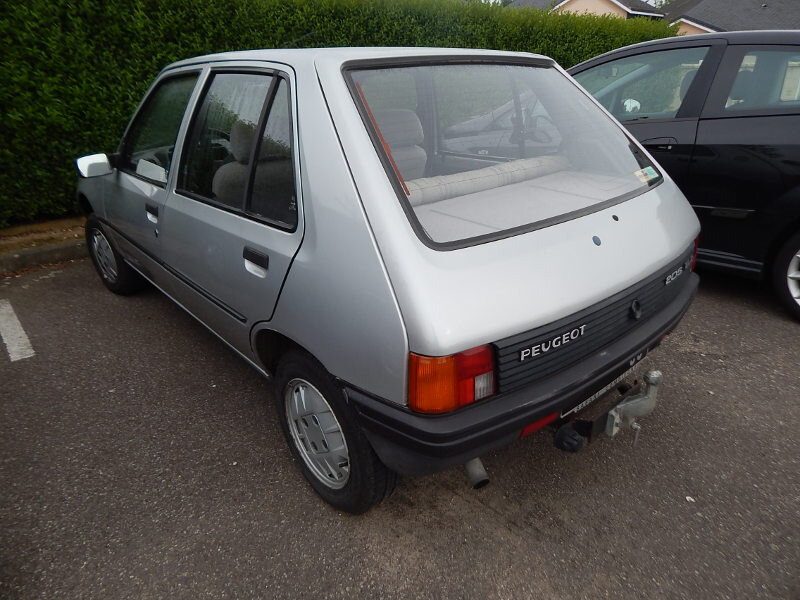 Peugeot205GLDar1