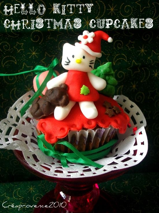 hello_kitty_christmas_cupcakes