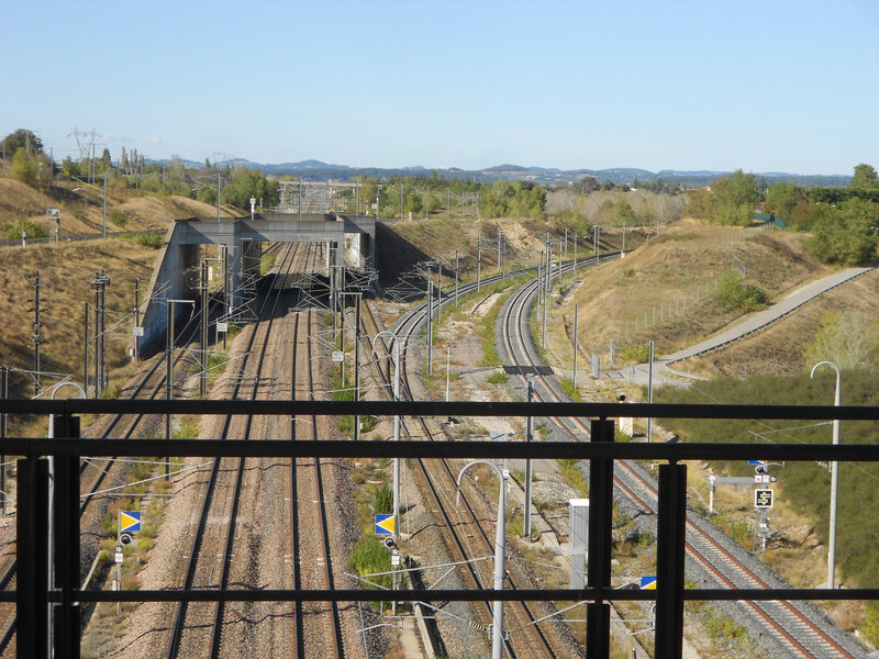 Valence-TGV, plateau grande vitesse, raccordement Grenoble à doite. Cl. RDS