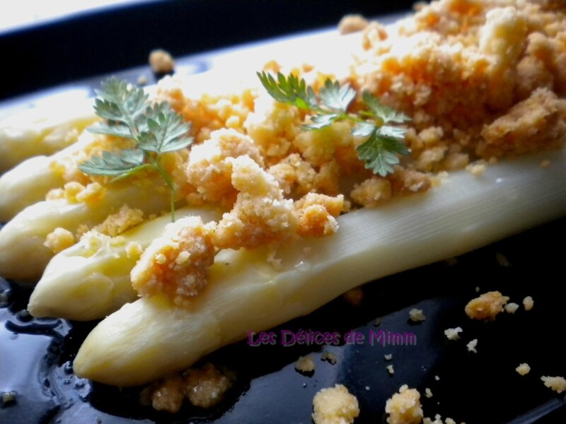 Asperges en vinaigrette et crumble au parmesan 2