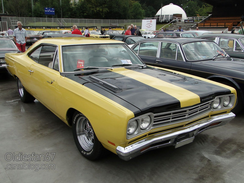 Plymouth Road Runner 383 hardtop coupe-1969-01