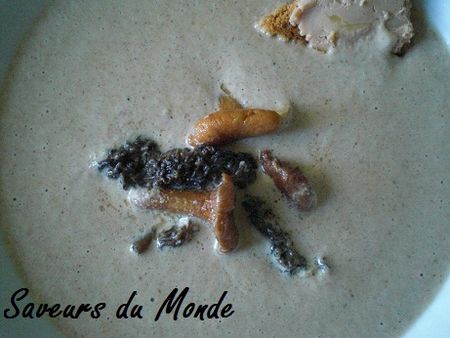 VELOUTE DE CHAMPIGNONS ET SES CROUSTILLANTS AU FOIE GRAS recettes VELOUTE DE CHAMPIGNONS ET SES CROUSTILLANTS AU FOIE GRAS