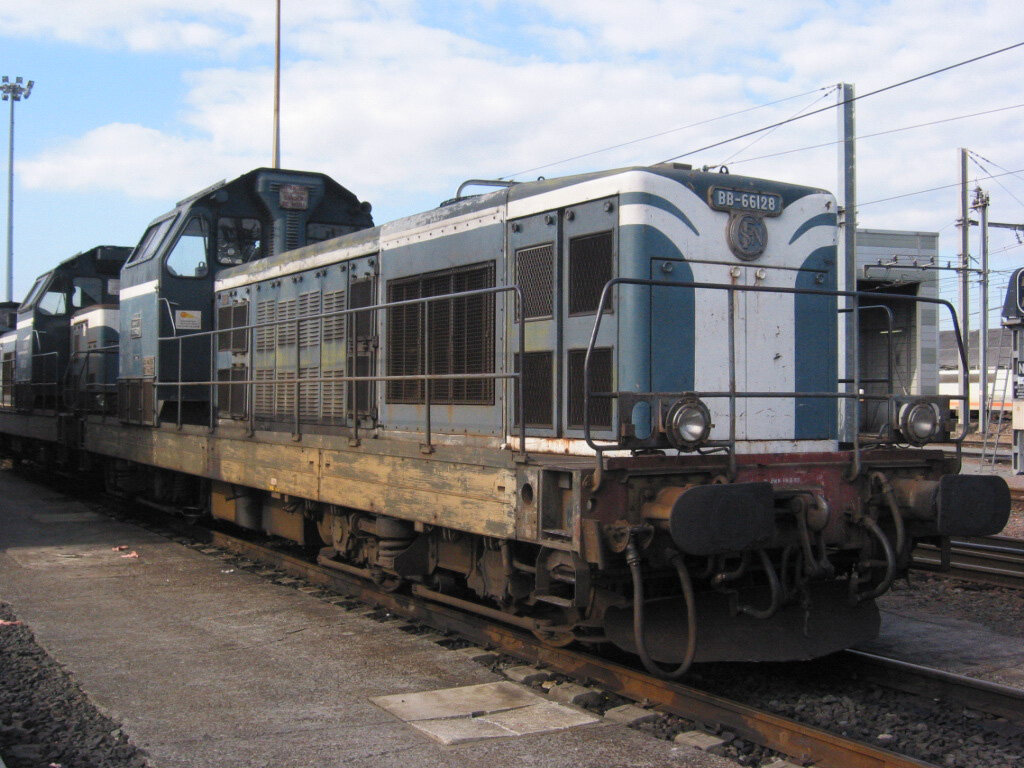 BB 66128 avec ses 'moustaches', dépôt de Bordeaux