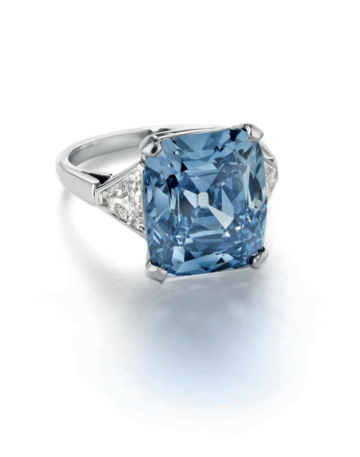 Bulgari blue diamond ring hotsell