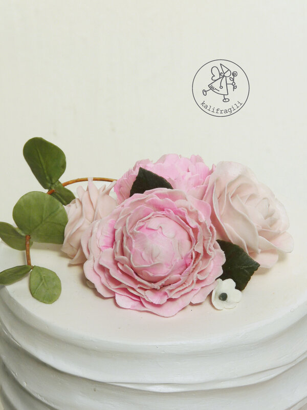 Wedding cake pivoines, roses et eucalyptus