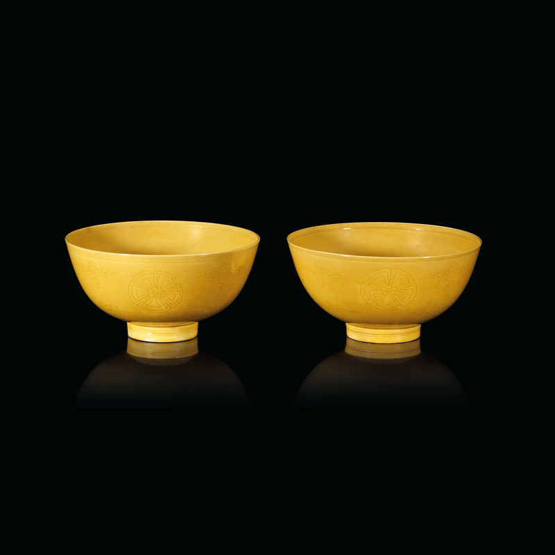 2022_PAR_19770_0502_001(paire_de_bols_en_porcelaine_201maill201e_jaune_chine_dynastie_qing_mar123456)