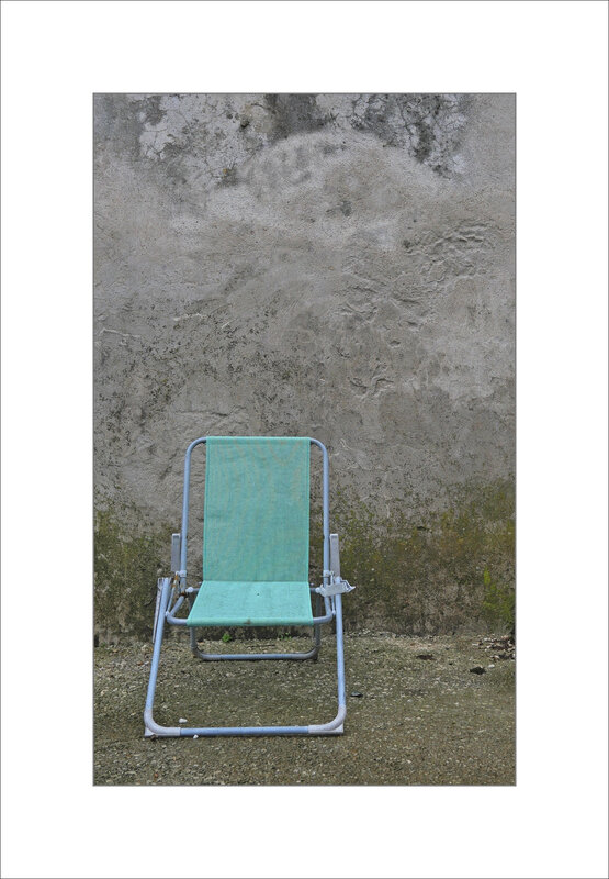 Chaise pliante déchet mur 180819