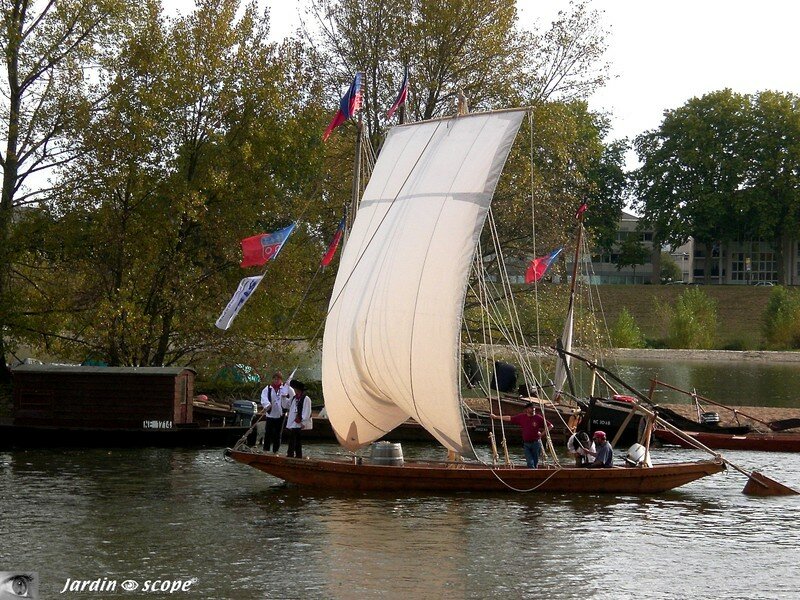 Rassemblement de bateaux lors du festival de Loire 2007