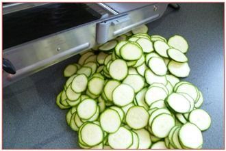 salade de courgettes à la menthe, piment rouge et féta3