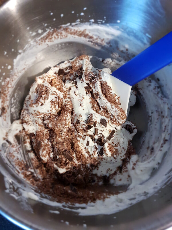 mousses au chocolat blanc stracciatella chocoalt noir demicieux TOUS EN CUISINE CATHYTUTU CYRIL LIGNAC EN DIRECT M6 CONFINEMENT 2020 (1)