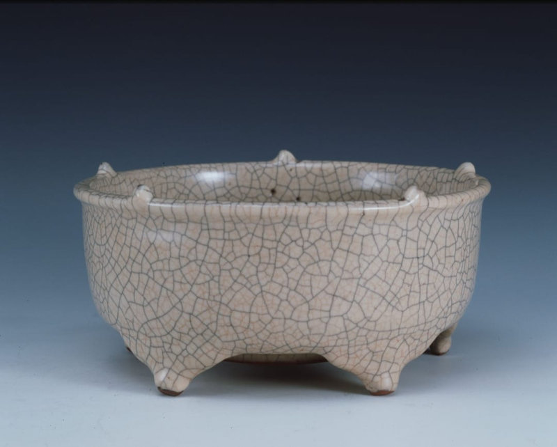 Five-footed Washer, Ge ware, Southern Song (AD 1127-1279)