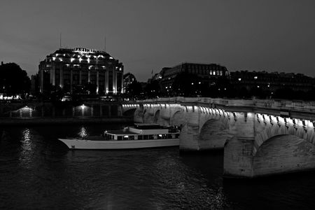 Sous_les_ponts_de_Paris_3829