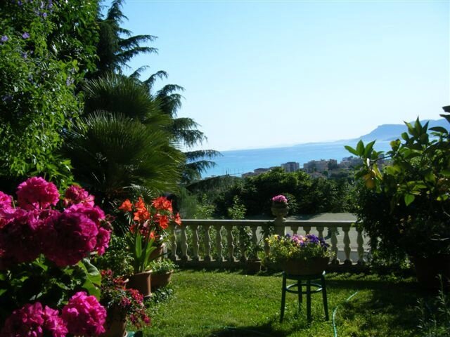 Vista panoramica dal giardino