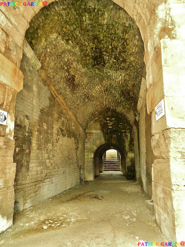 ARLES ARENES COULOIRS 3613 copie