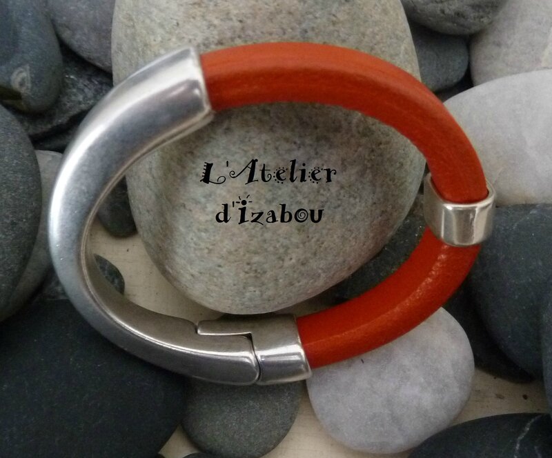 P1100914 bracelet demi jonc et cuir régaliz orange, passant métal argenté