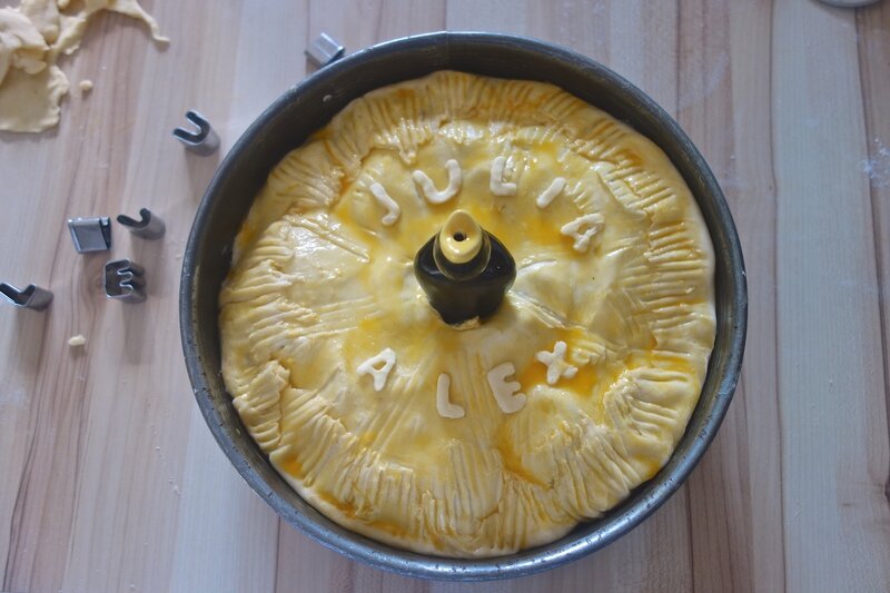 tourte au confit de canard, au foie gras, aux pommes de terre, aux cèpes, etc...