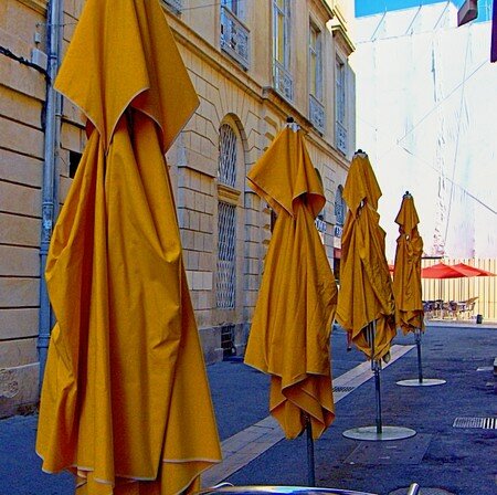 parasols_jaunes