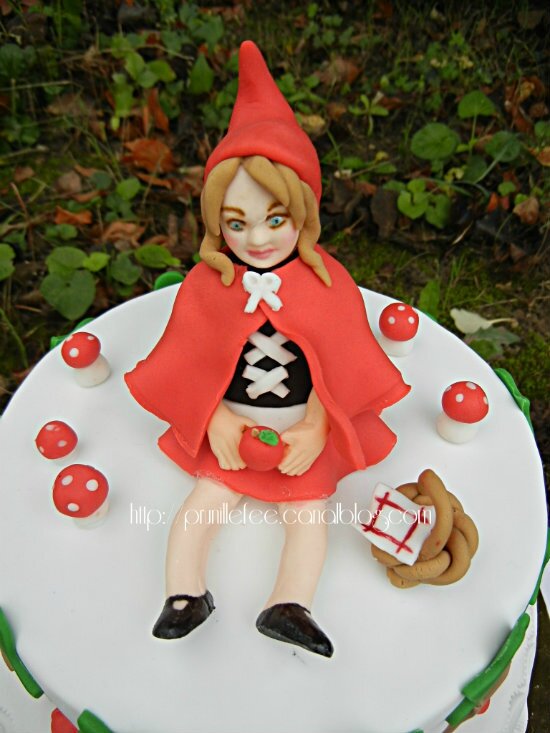 petit chaperon rouge en pâte à sucre prunillefee