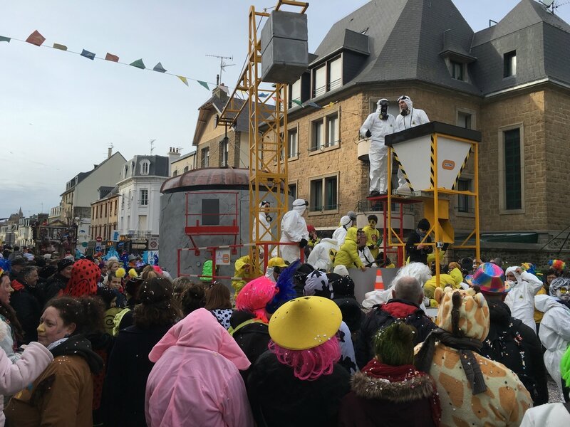 Carnaval de Granville la Grande Cavalcade dimanche 7 février 2016 char EPR Flamanville rue Courraye