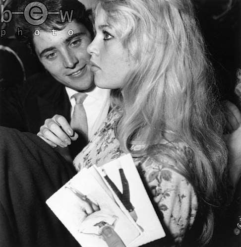 1958-10-08-olympia-premiere_brigitte-avec_distel-041-1