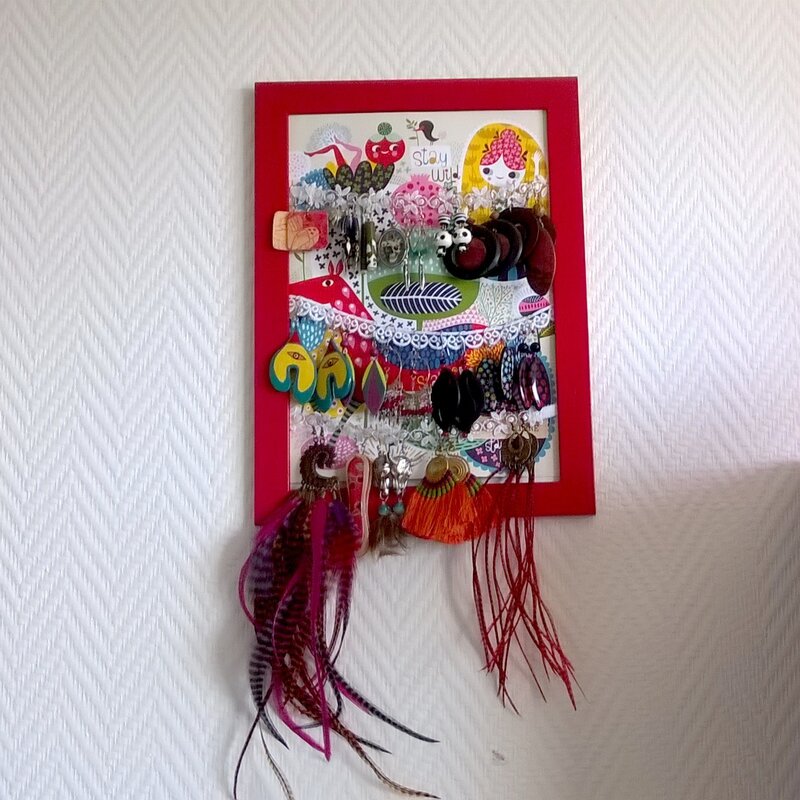 suspendre-vos-boucles-d-oreilles-dans-le-cadre