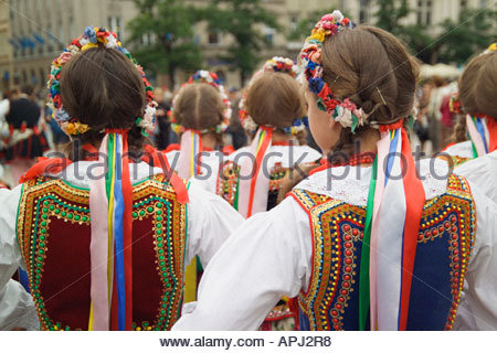 in-krakow-cracovie-pologne-costume-national-apj2r8