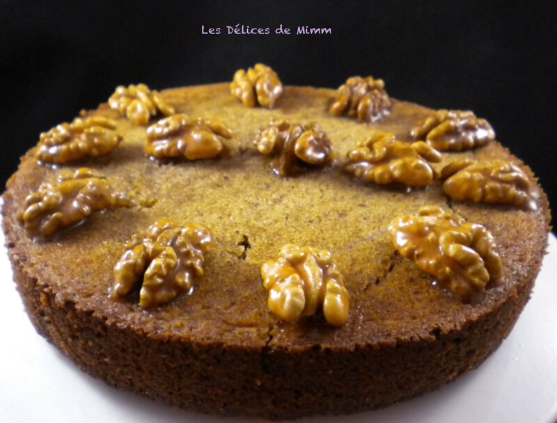 Gâteau aux noix et sa sauce caramel 2