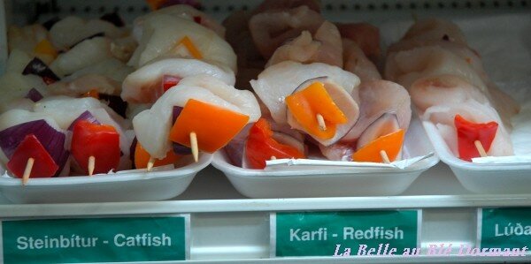 Brochettes de poisson avant cuisson au Saegreifinn.