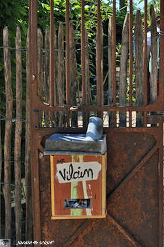 Boîte aux Lettres de Monsieur Vilain (à Chaumont s/Loire)