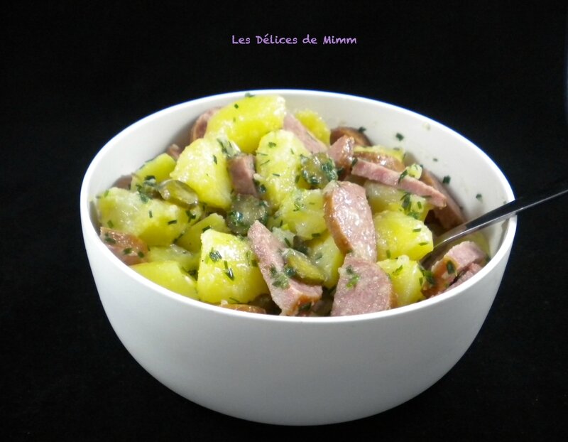 Salade tiède (ou froide) de pommes de terre à la saucisse de Morteau 3