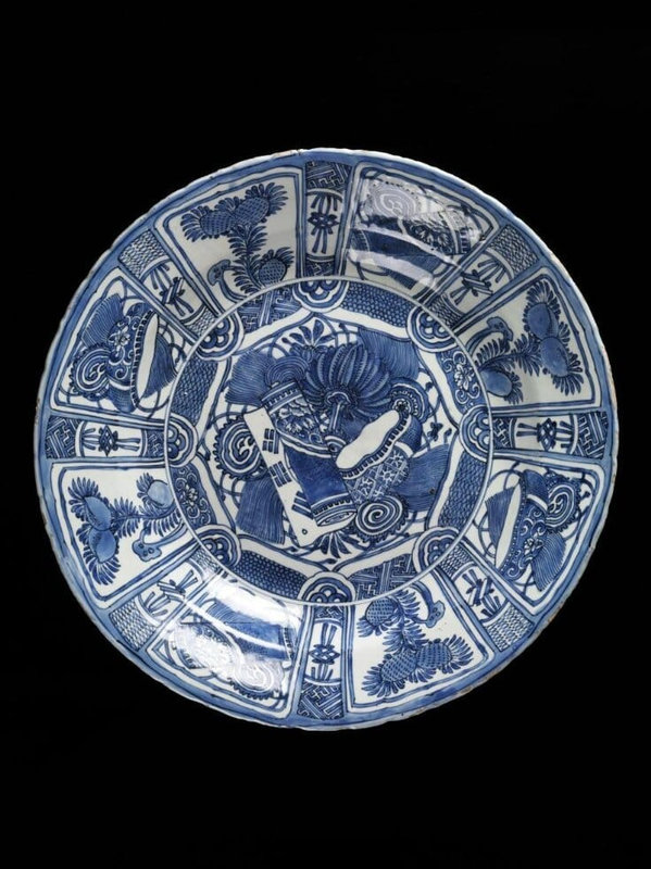 Kraak type dish exported to the Middle East, China, Jingdezhen, Ming dynasty, Wanli period, about 1600