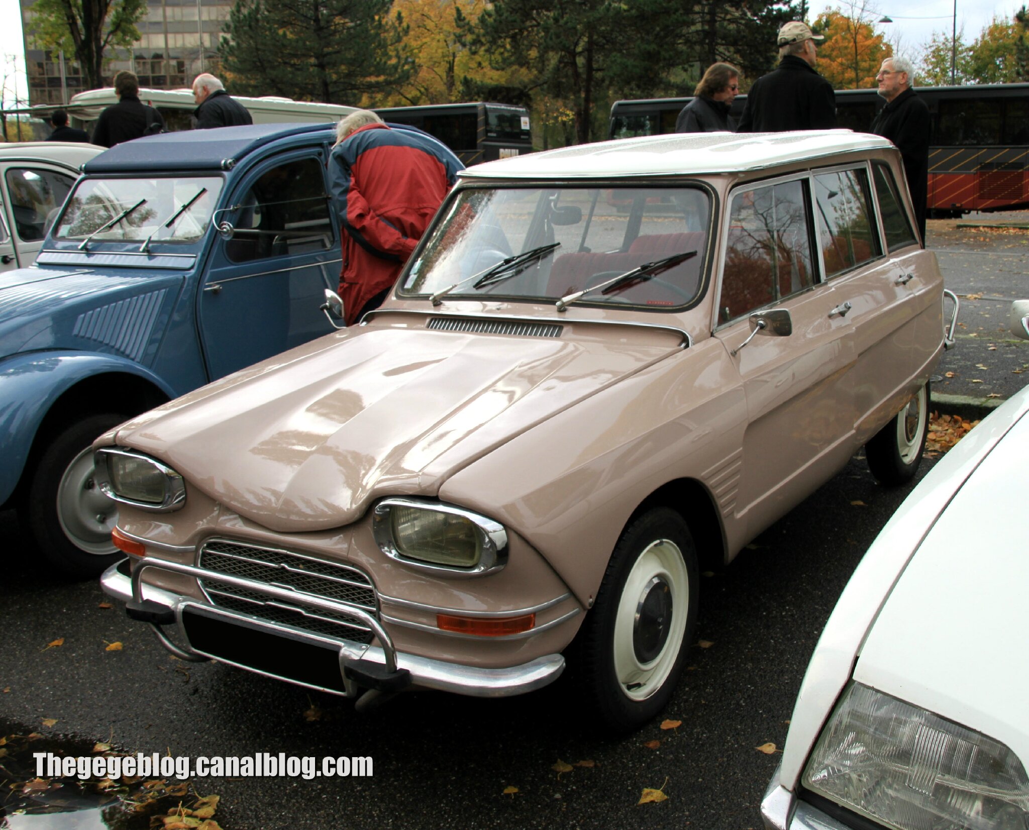 Citroen ami 6 break (Retrorencard novembre 2012) 01