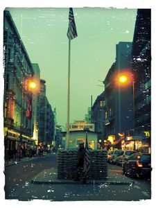 Checkpoint_Charlie_Lomoart_1