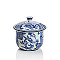 A Chinese for the <b>Vietnamese</b> market blue and white pot and cover, 19th century 