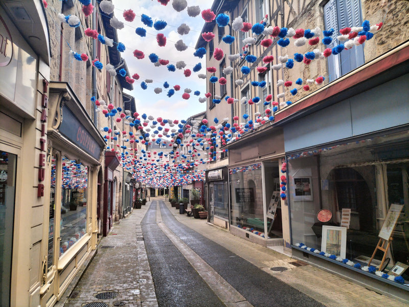 Saint-Léonard-de-Noblat, une rue, après ostensions