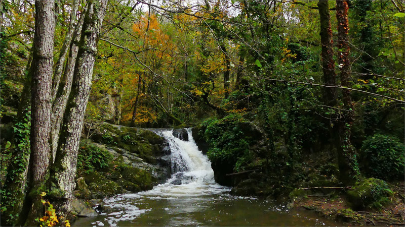 Puits Enfer ym 14 081123 cascade