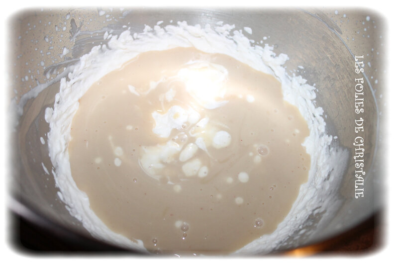 Bûche chocolat blanc fraise 14
