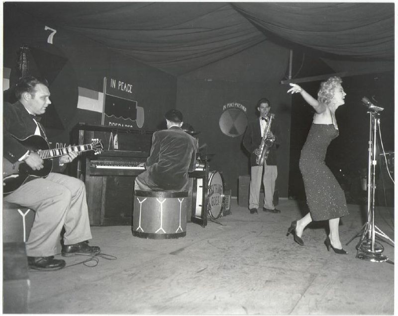 1954-02-16-5_on_7th_infantery_division-stage-030-1